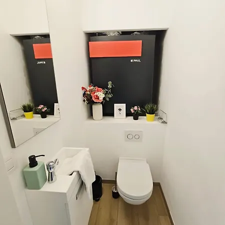 Serene One Bedroom In Center